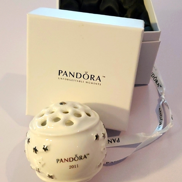 NEW - Pandora "2011" Ornament - Picture 1 of 9